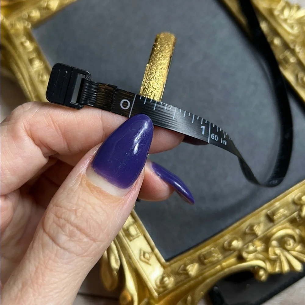Monet elegant gold